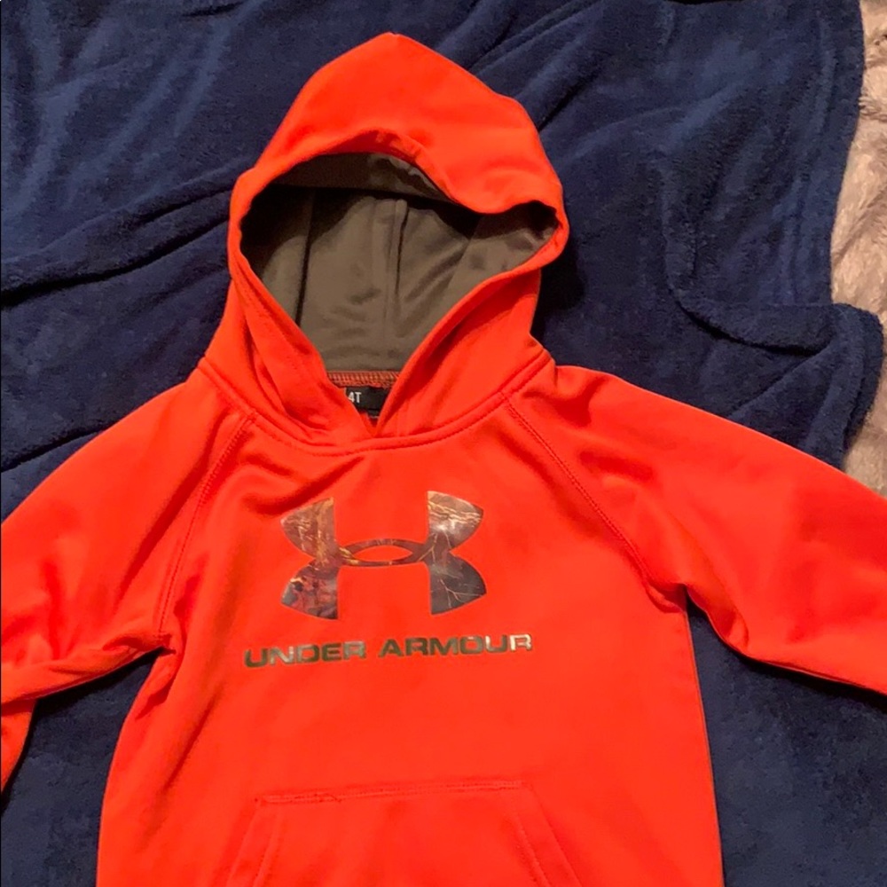 Boys under armour sweatshirt